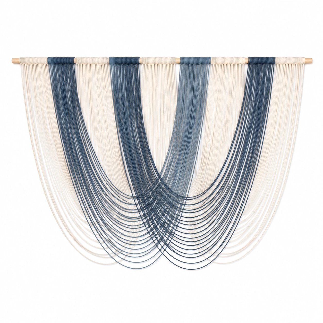 Wandbehang 120 x 100 cm aus Baumwollkordel Blau Creme mit Holzstab im Boho-Stil